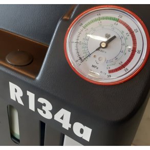 A/C service p� anl�g med R134a k�lemiddel